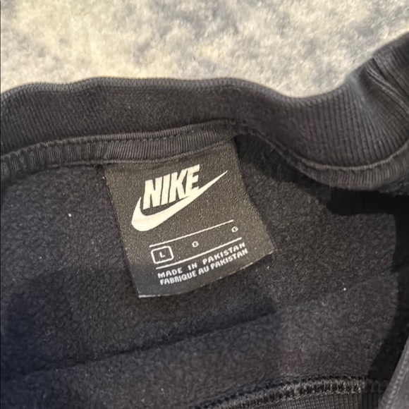 Nike Black Cropped Pullover - Picture 2 of 3
